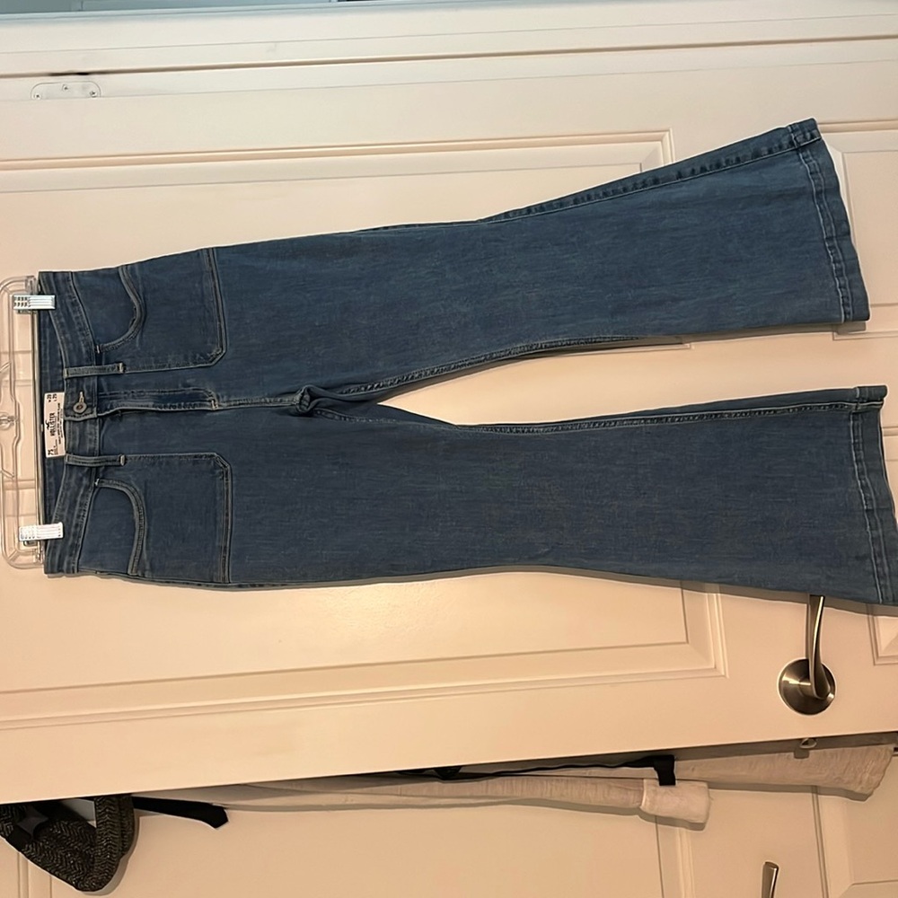 Hollister curvy high rise vintage flare jeans size 28 / 7 short